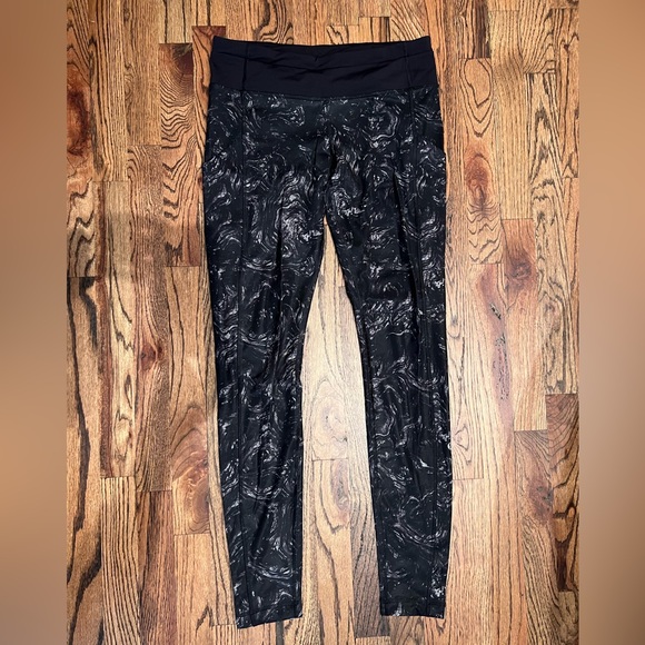 Lululemon Speed Up leggings in marbled black and grey, size 8 - Picture 5 of 5